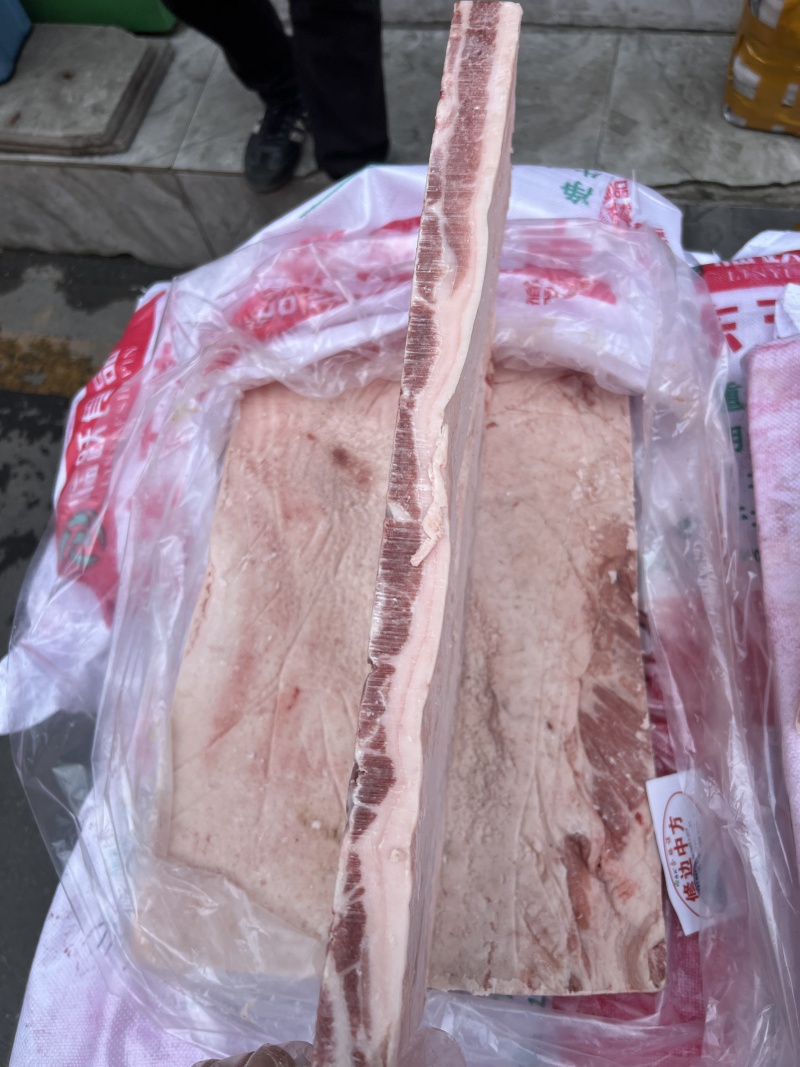 母猪去皮修边中方
