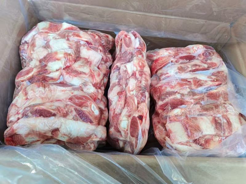 牛肋排头，肉多，瘦度高，性价比杠杠滴！牛排锅**。。。。