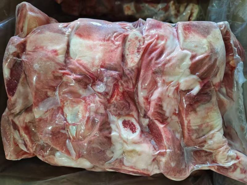 牛肋排头，肉多，瘦度高，性价比杠杠滴！牛排锅**。。。。