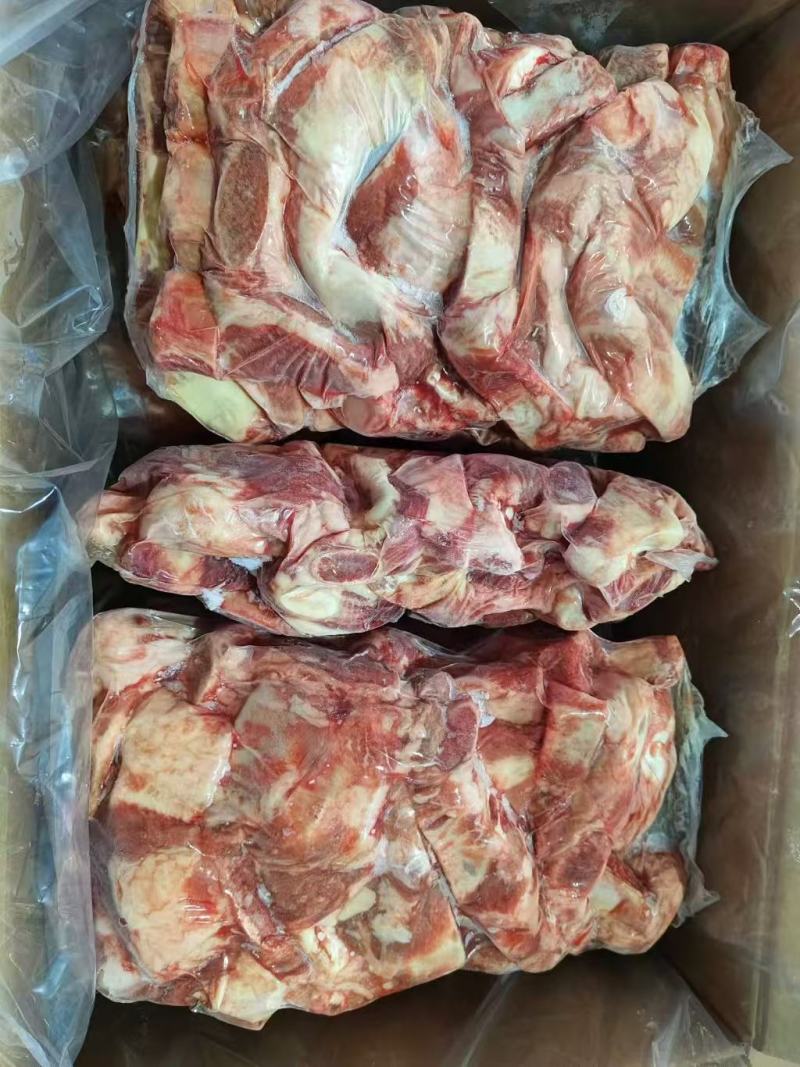 牛肋排头，肉多，瘦度高，性价比杠杠滴！牛排锅**。。。。