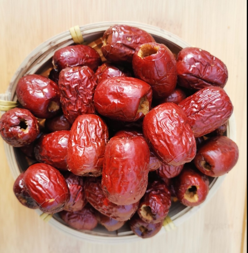 新疆无核香酥嘎嘎脆油炸枣，新疆灰枣制作油炸枣！
