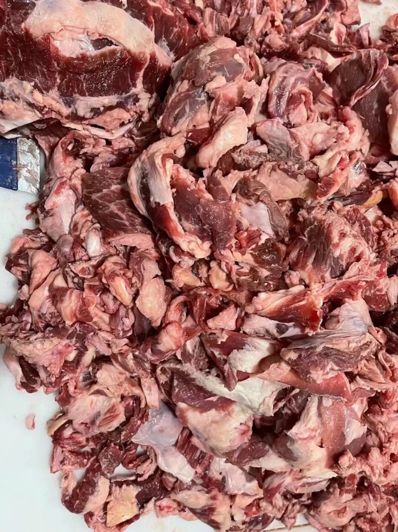 大块牛碎肉，国产纯干货，有大块有小块，有片，各种规格齐全
