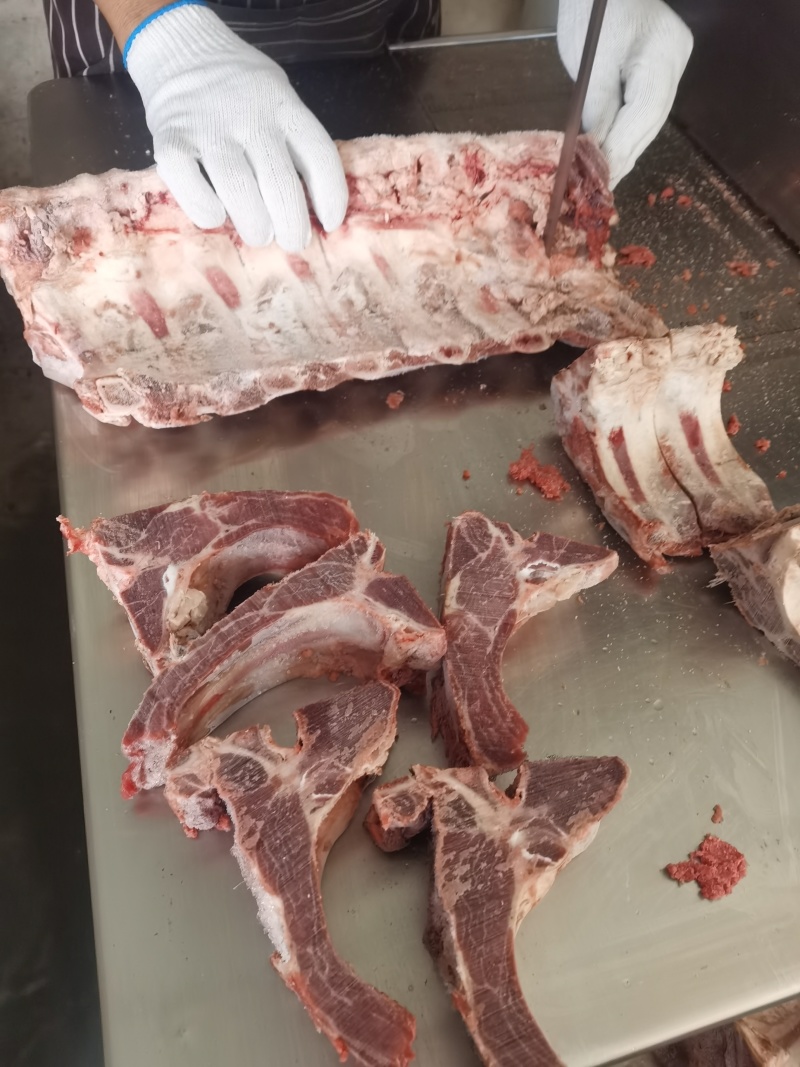 肋眼骨，白油肋眼骨，黄膘肋眼骨。规格齐全，肉多价格低！！