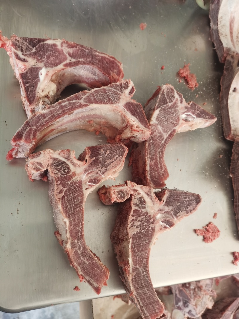 肋眼骨，白油肋眼骨，黄膘肋眼骨。规格齐全，肉多价格低！！