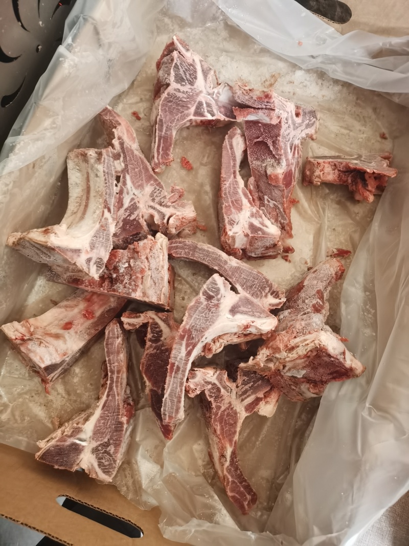 肋眼骨，白油肋眼骨，黄膘肋眼骨。规格齐全，肉多价格低！！