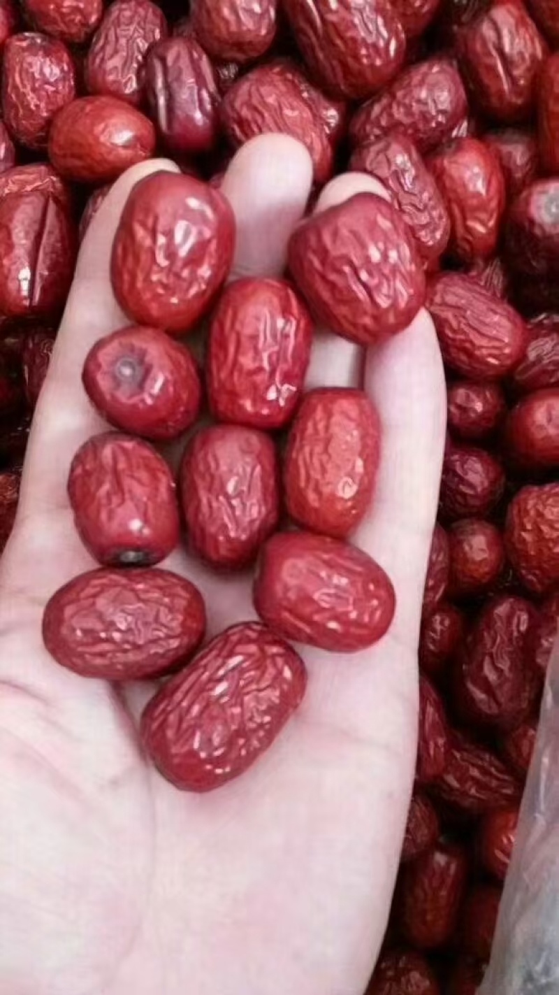 新疆无核香酥嘎嘎脆油炸枣，新疆灰枣制作油炸枣！