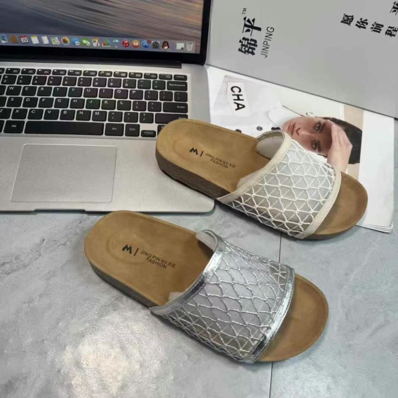 镂空凉鞋内里软，鞋子轻，码子35到40码