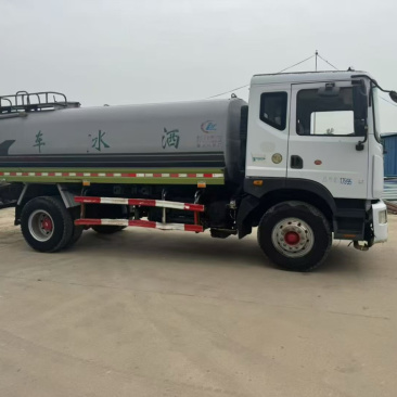 洒水车