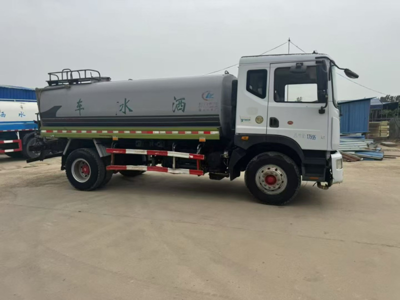 洒水车