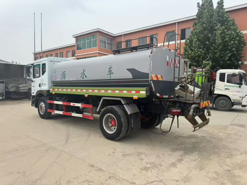 洒水车
