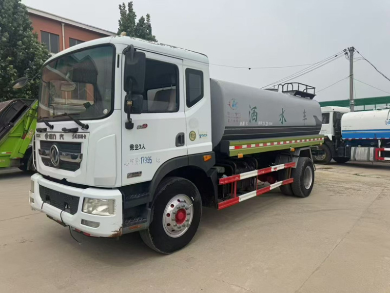 洒水车