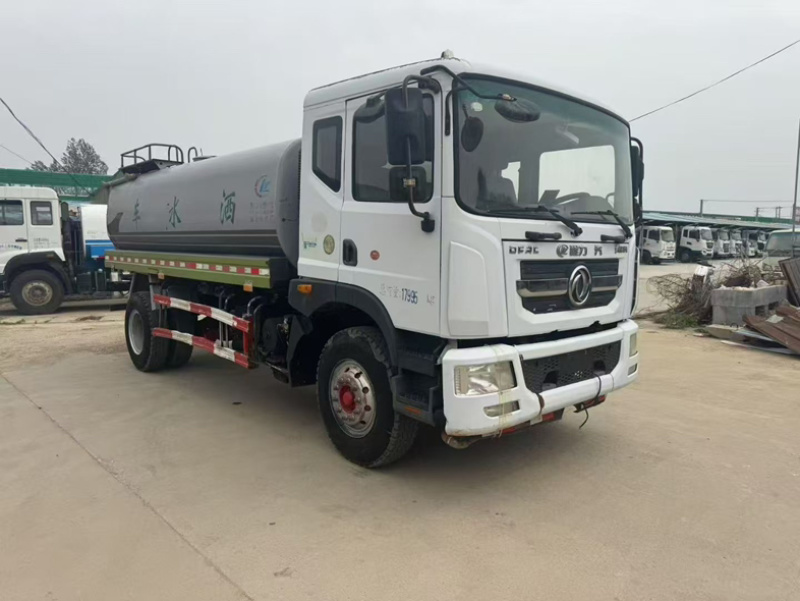 洒水车