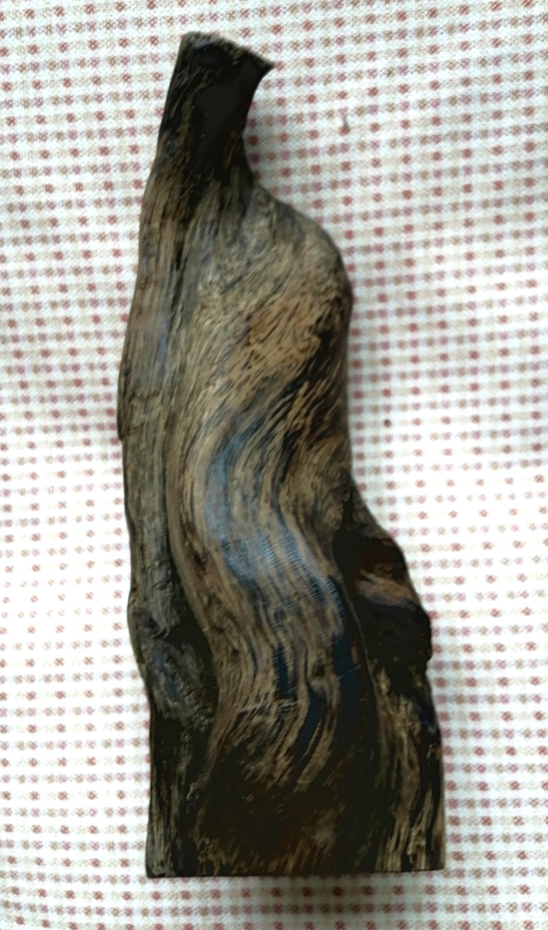 沉水级沉香原木重量153克，密度1.14秒沉水