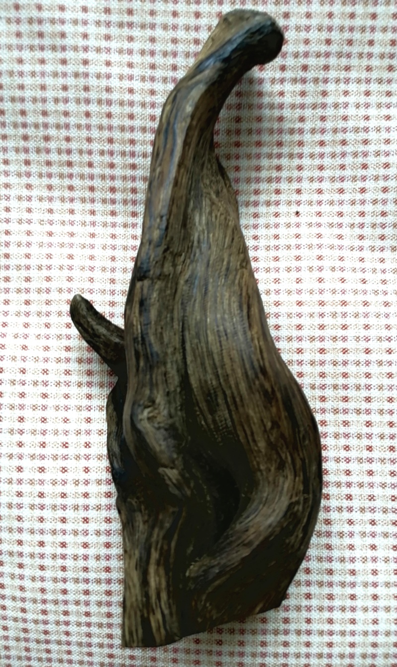 沉水级沉香原木重量153克，密度1.14秒沉水