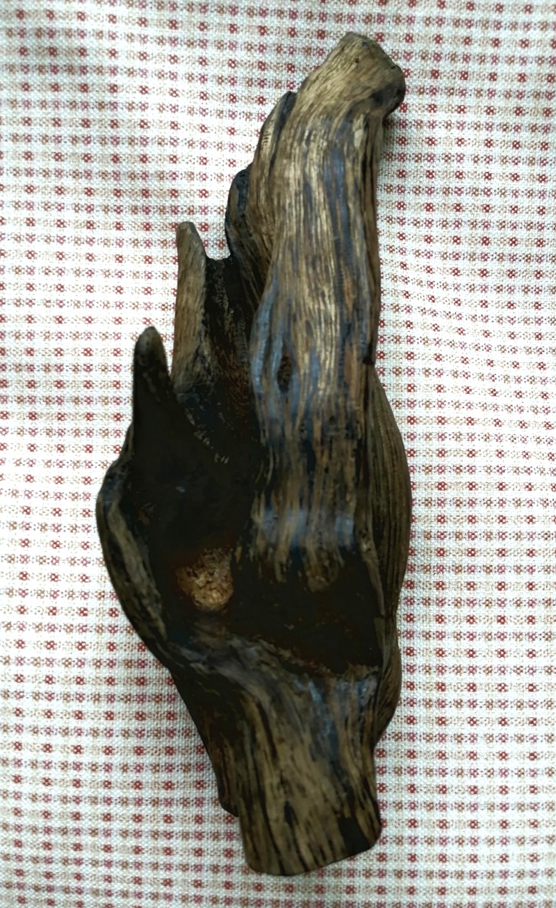 沉水级沉香原木重量153克，密度1.14秒沉水