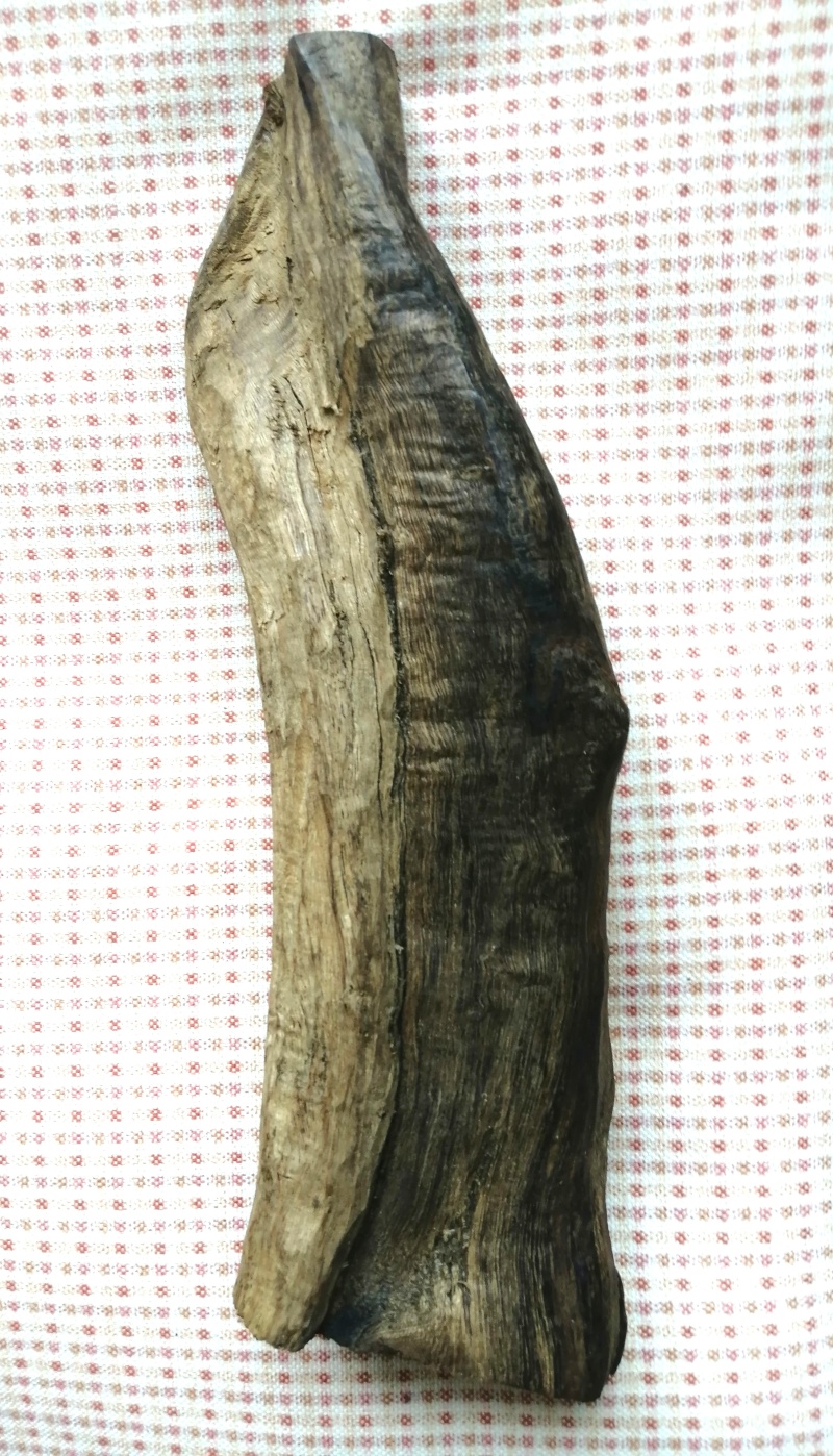 沉水级沉香原木重量195克，密度1.14秒沉水