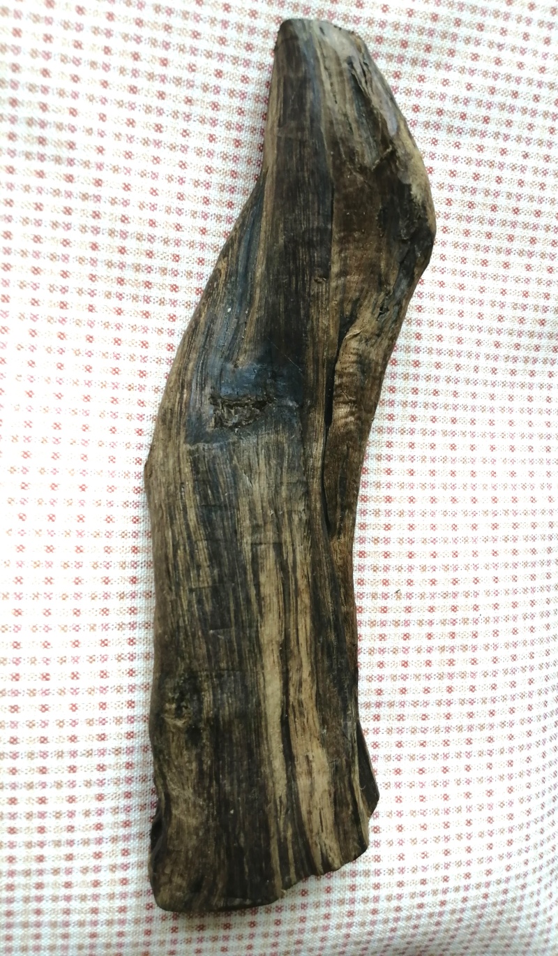 沉水级沉香原木重量195克，密度1.14秒沉水