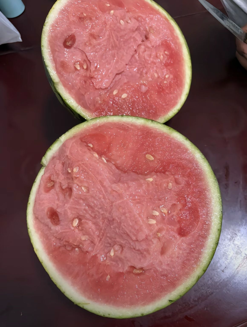 清甜多汁的西瓜，新鲜采摘直供，夏日解暑必备，品质保证