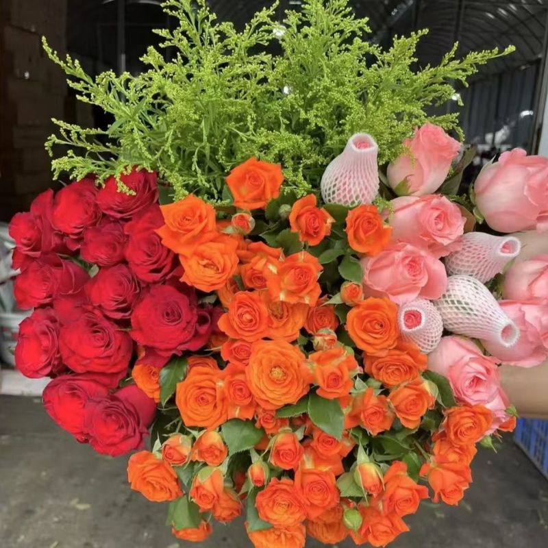 鲜花四件套玫瑰香水百合康乃馨向日葵云南基地花束