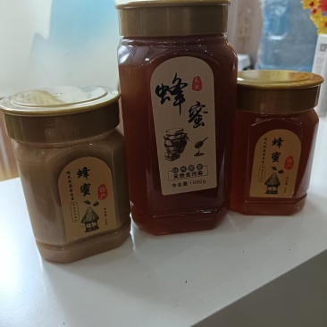 上好蜂蜜，**真货，价格实惠，每瓶500克，每瓶100元