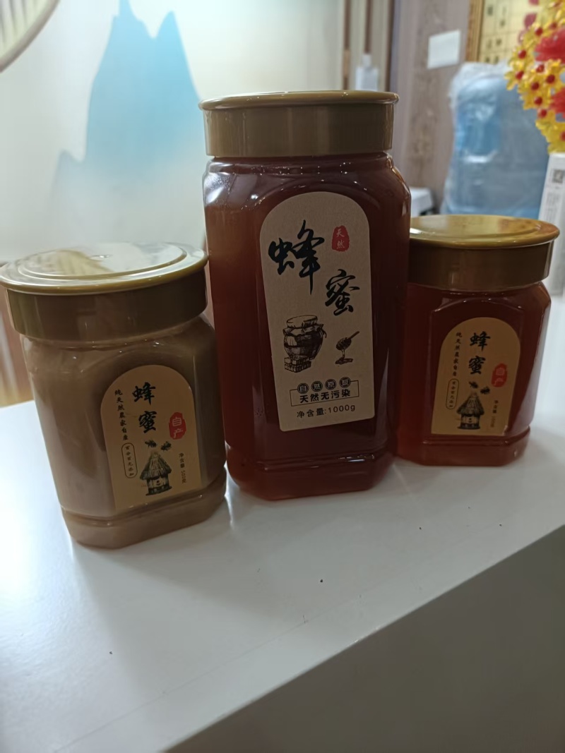 上好蜂蜜，**真货，价格实惠，每瓶500克，每瓶100元