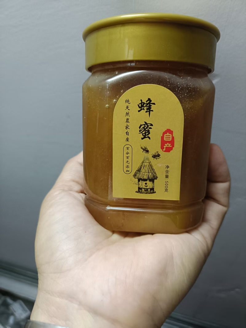 上好蜂蜜，**真货，价格实惠，每瓶500克，每瓶100元