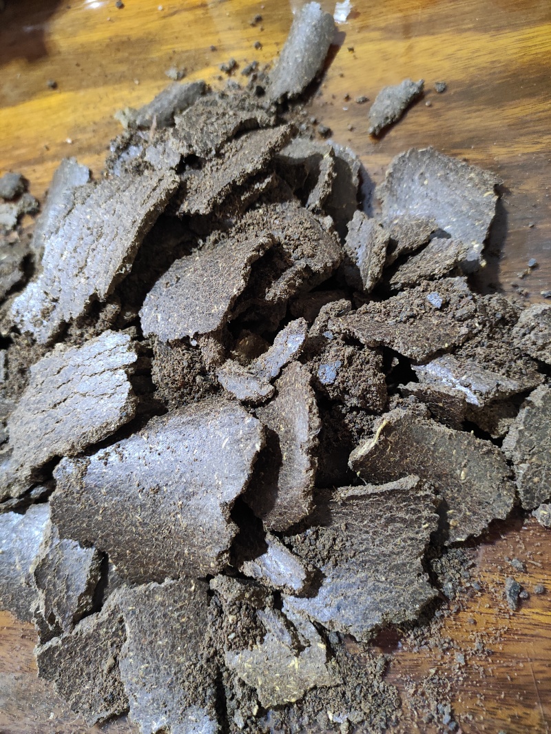饼肥：600吨二级花生饼出货中，粗蛋白含量26，