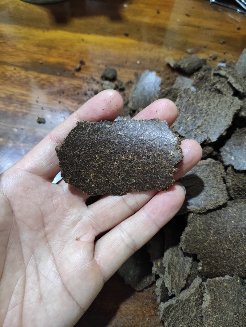 二级花生饼，颜色厚度如图，蛋白含量26，粗脂肪6，