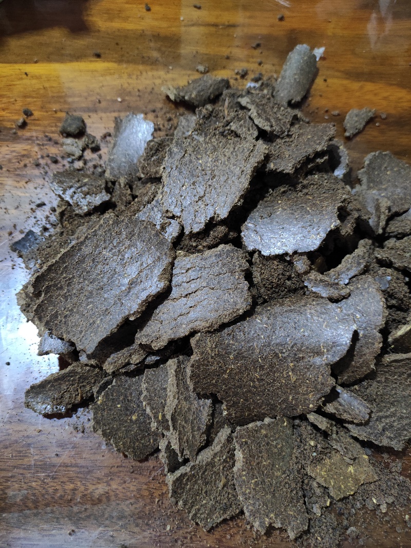 二级花生饼，颜色厚度如图，蛋白含量26，粗脂肪6，