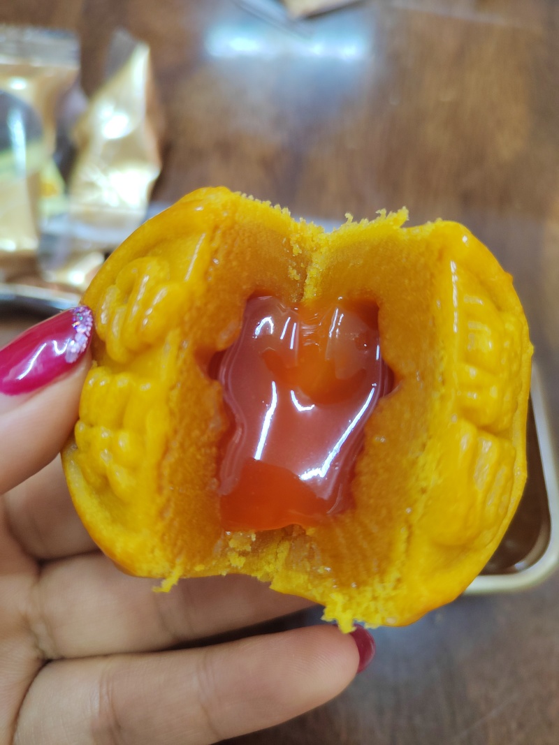 厂家直销奶黄流心月饼，支持代工，一件代发，私人订制
