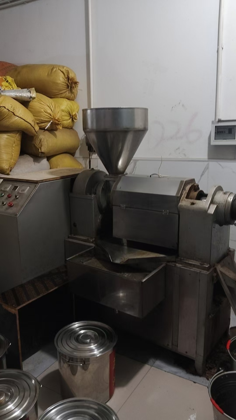 精品花生油（价格可谈）一手货源，品质保证，欢迎来电咨询
