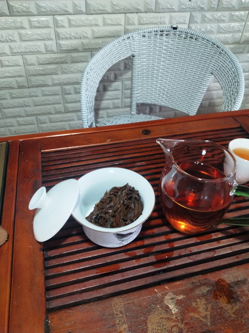 云南勐库大雪山古树红茶自然晾晒颜色正宗口感好