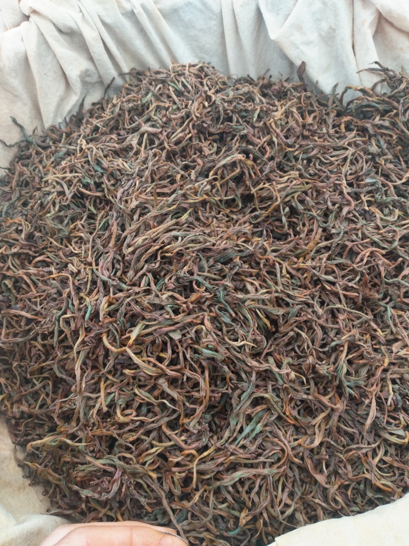 云南勐库大雪山古树红茶自然晾晒颜色正宗口感好