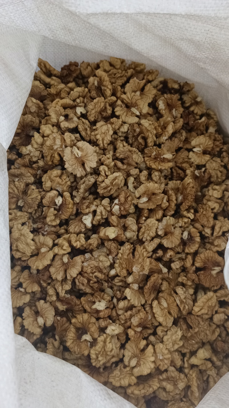 云南核桃仁老树核桃仁新核桃仁，各种规格常年有货