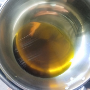 农村自榨菜籽油，保质保量，量大从优，有意者联系。