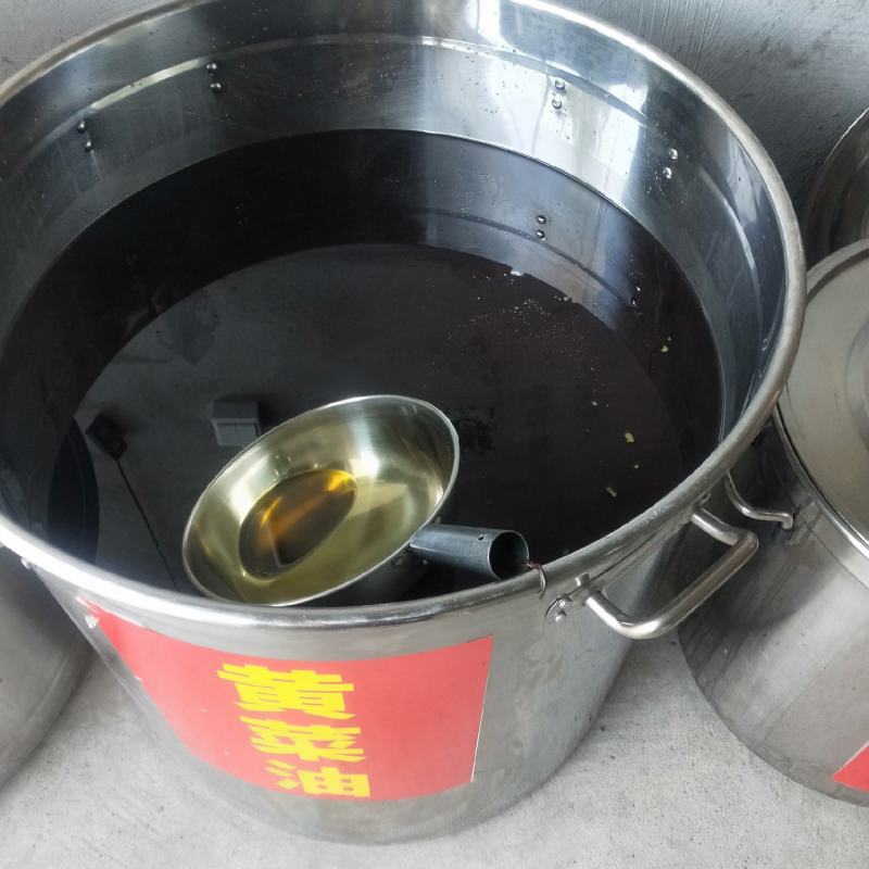 出售四川农村自榨菜籽油，保质保量，量大从优，有意者联系