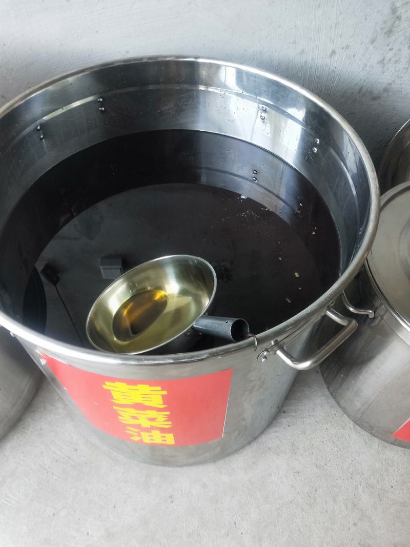 出售四川农村自榨菜籽油，保质保量，量大从优，有意者联系