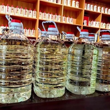 茅台酱香型白酒批发，纯高粱酿造，口感丰富