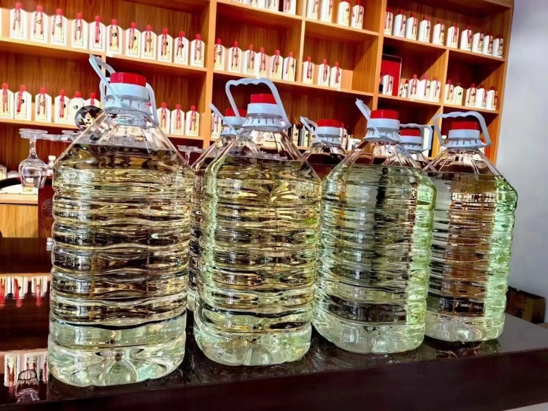 茅台酱香型白酒批发，纯高粱酿造，口感丰富