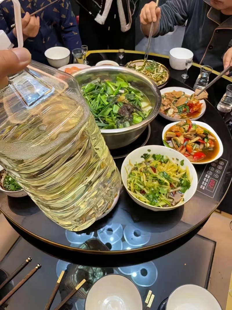 茅台酱香型白酒批发，纯高粱酿造，口感丰富