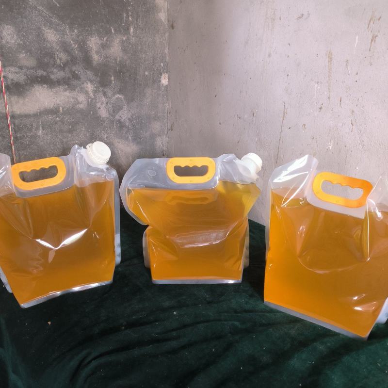 自家清香核桃仁冷轧核桃油批发出售