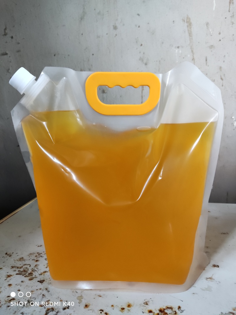 自家清香核桃仁冷轧核桃油批发出售
