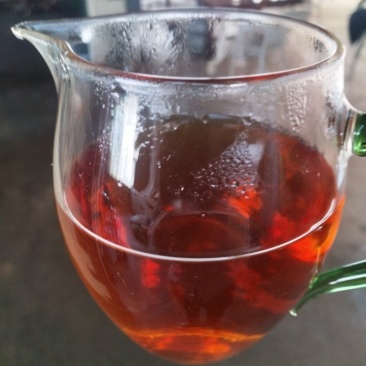 云南勐库大雪山古树红茶自然晾晒颜色正宗口感好