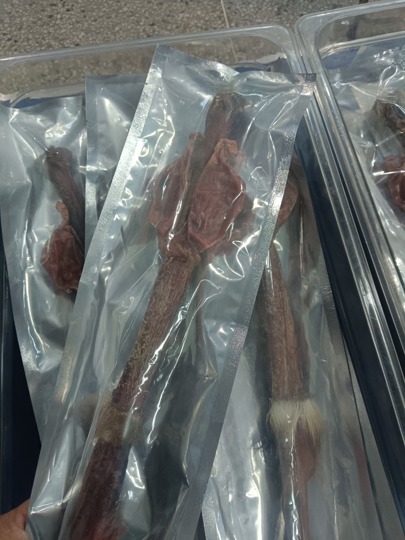 鹿鞭，有干有鲜，原产地发货，多大克数都有，可以大量供货
