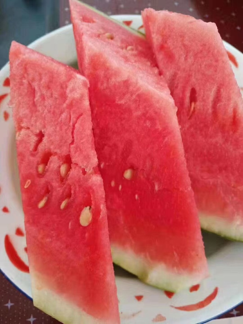 山东精品西瓜，口感好，糖度高保质保量，大量有货，欢迎订购