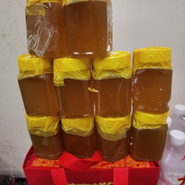 大山自家养的真宗土蜂蜜，假一罚十不满意无条件退。