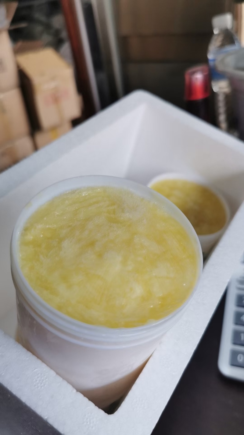 蜂王浆高品质现取速冻蜂农自产天然新鲜纯原浆