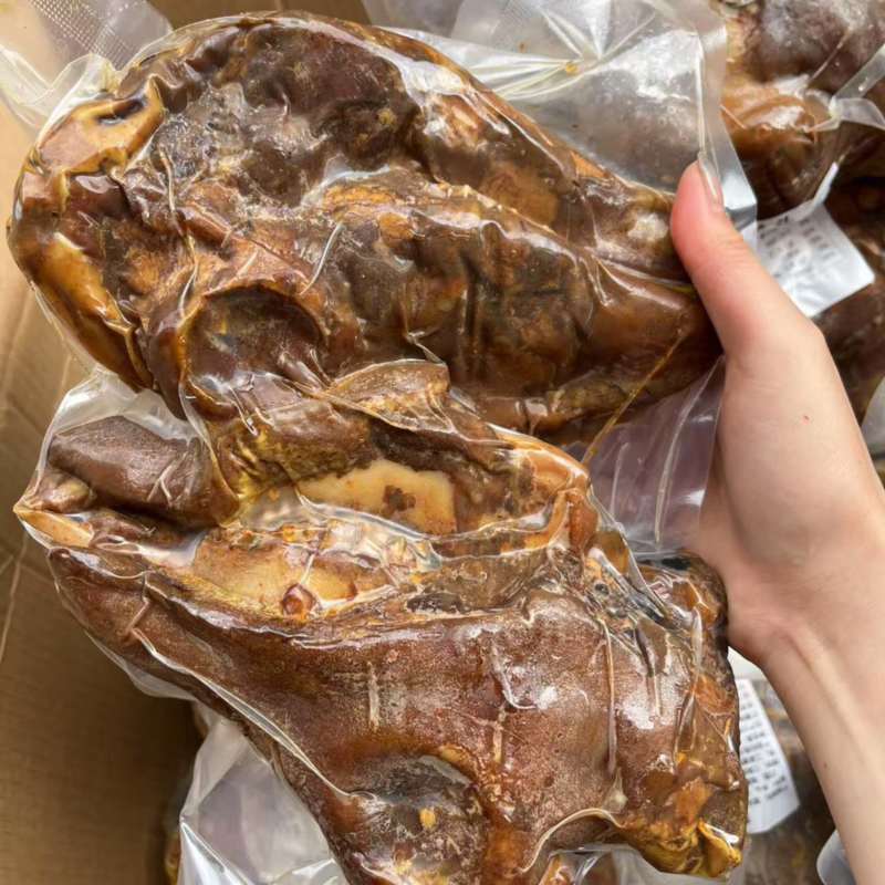 正宗麻辣羊头整只山羊头带耳批发单只2.5斤左右