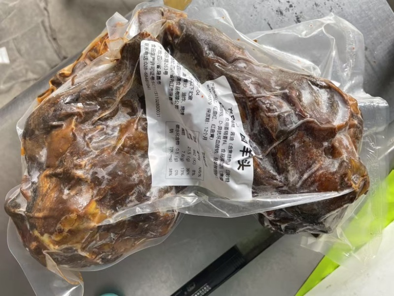 正宗麻辣羊头整只山羊头带耳批发单只2.5斤左右