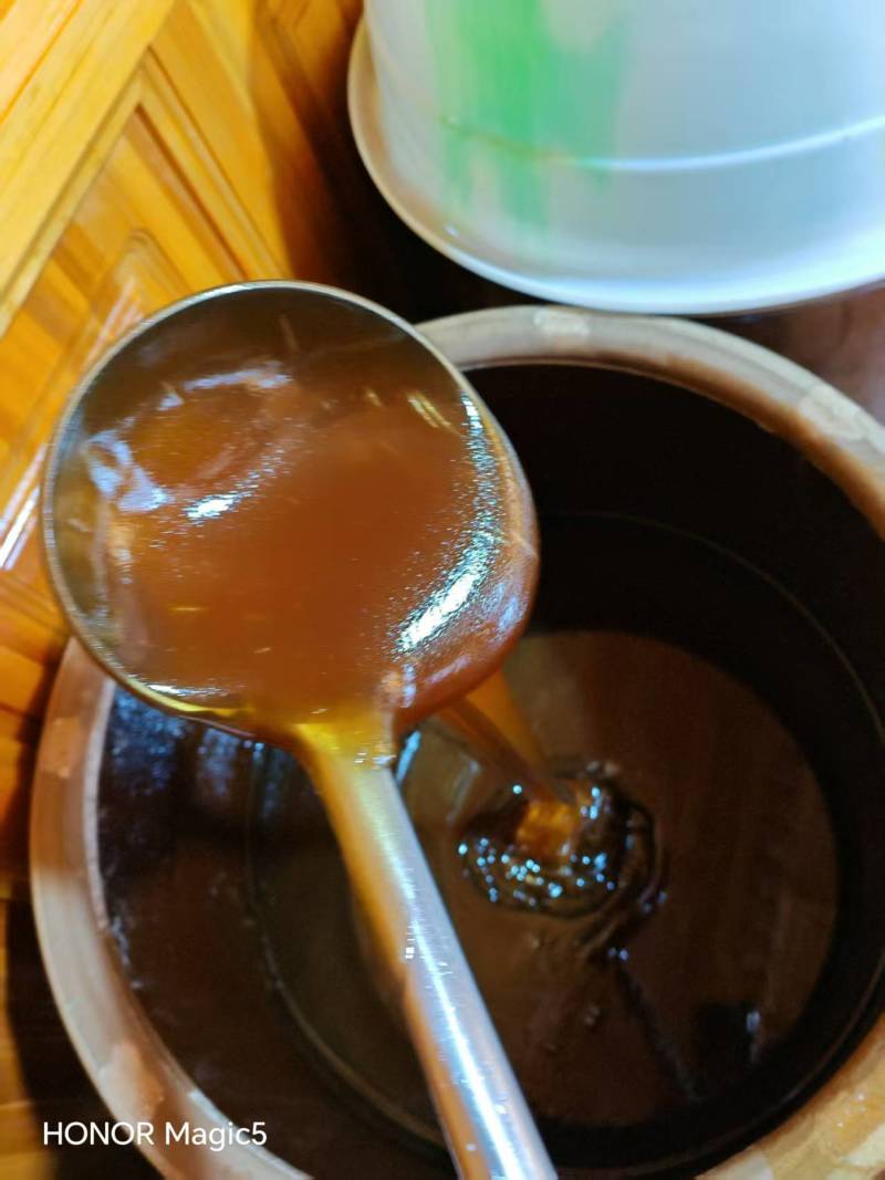 正宗土蜂蜜一手货源量大从优无杂质保证